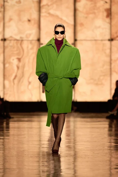 Look 19